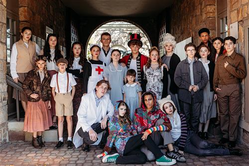CAST PHOTO
